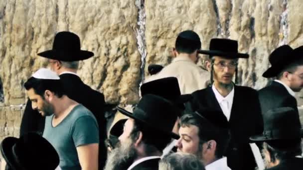 Jerusalém Israel Junho 2018 Vista Pessoas Desconhecidas Orando Frente Muro — Vídeo de Stock