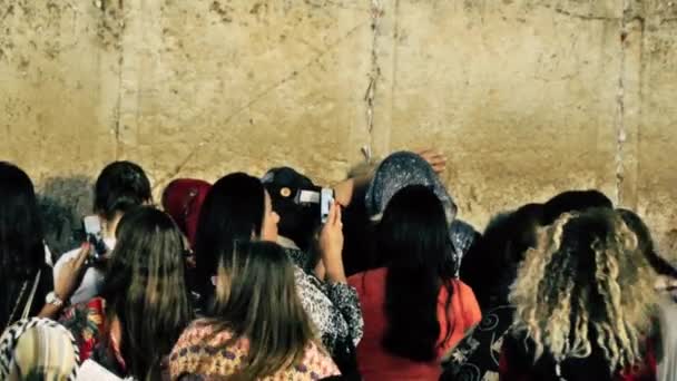 Jerusalén Israel Junio 2018 Vista Gente Desconocida Rezando Frente Muro — Vídeos de Stock