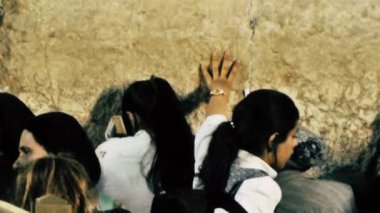 Kudüs İsrail 18 Haziran 2018 görüntülemek bilinmeyenli insanlar dua eden önü Kudüs'ün eski şehri Western duvara sabah