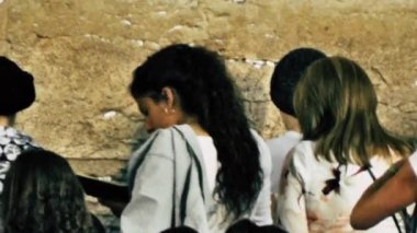 Kudüs İsrail 18 Haziran 2018 görüntülemek bilinmeyenli insanlar dua eden önü Kudüs'ün eski şehri Western duvara sabah