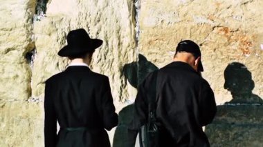 Kudüs İsrail 18 Haziran 2018 görüntülemek bilinmeyenli insanlar dua eden önü Kudüs'ün eski şehri Western duvara sabah