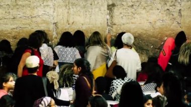 Kudüs İsrail 18 Haziran 2018 görüntülemek bilinmeyenli insanlar dua eden önü Kudüs'ün eski şehri Western duvara sabah