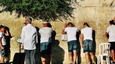 Kudüs İsrail 18 Haziran 2018 görüntülemek bilinmeyenli insanlar dua eden önü Kudüs'ün eski şehri Western duvara sabah