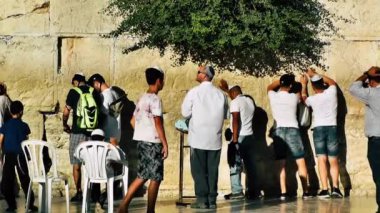 Kudüs İsrail 18 Haziran 2018 görüntülemek bilinmeyenli insanlar dua eden önü Kudüs'ün eski şehri Western duvara sabah