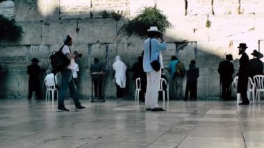 Kudüs İsrail 18 Haziran 2018 görüntülemek bilinmeyenli insanlar dua eden önü Kudüs'ün eski şehri Western duvara sabah