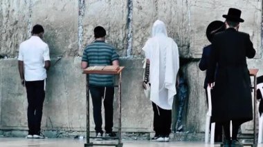 Kudüs İsrail 18 Haziran 2018 görüntülemek bilinmeyenli insanlar dua eden önü Kudüs'ün eski şehri Western duvara sabah