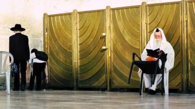 Kudüs İsrail 18 Haziran 2018 görüntülemek bilinmeyenli insanlar dua eden önü Kudüs'ün eski şehri Western duvara sabah