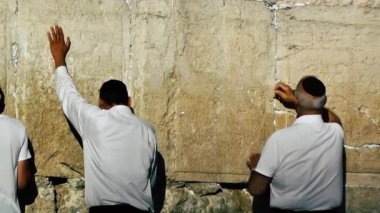 Kudüs İsrail 18 Haziran 2018 görüntülemek bilinmeyenli insanlar dua eden önü Kudüs'ün eski şehri Western duvara sabah