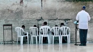 Kudüs İsrail 18 Haziran 2018 görüntülemek bilinmeyenli insanlar dua eden önü Kudüs'ün eski şehri Western duvara sabah