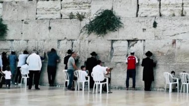 Kudüs İsrail 18 Haziran 2018 görüntülemek bilinmeyenli insanlar dua eden önü Kudüs'ün eski şehri Western duvara sabah