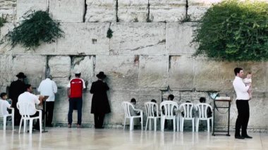 Kudüs İsrail 18 Haziran 2018 görüntülemek bilinmeyenli insanlar dua eden önü Kudüs'ün eski şehri Western duvara sabah