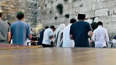 Kudüs İsrail 18 Haziran 2018 görüntülemek bilinmeyenli insanlar dua eden önü Kudüs'ün eski şehri Western duvara sabah