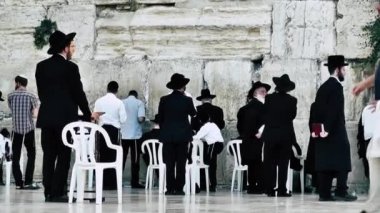 Kudüs İsrail 18 Haziran 2018 görüntülemek bilinmeyenli insanlar dua eden önü Kudüs'ün eski şehri Western duvara sabah