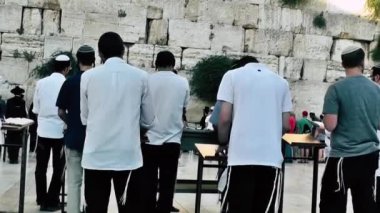 Kudüs İsrail 18 Haziran 2018 görüntülemek bilinmeyenli insanlar dua eden önü Kudüs'ün eski şehri Western duvara sabah