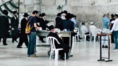 Kudüs İsrail 18 Haziran 2018 görüntülemek bilinmeyenli insanlar dua eden önü Kudüs'ün eski şehri Western duvara sabah