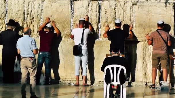 Jerusalén Israel Junio 2018 Vista Gente Desconocida Rezando Frente Muro — Vídeos de Stock