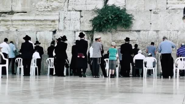 Jerusalém Israel Junho 2018 Vista Pessoas Desconhecidas Orando Frente Muro — Vídeo de Stock