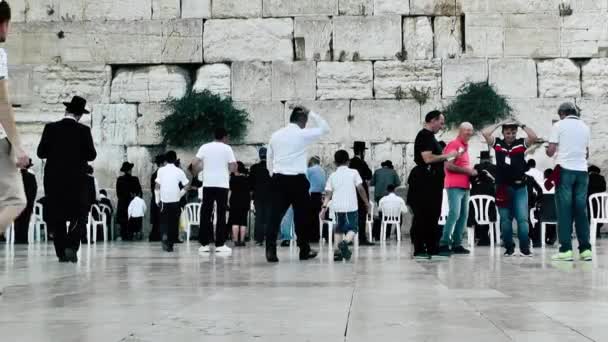 耶路撒冷以色列2018年6月18日对未知的人的看法在耶路撒冷老城的清晨 祈祷前方的西墙 — 图库视频影像