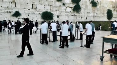 Kudüs İsrail 18 Haziran 2018 görüntülemek bilinmeyenli insanlar dua eden önü Kudüs'ün eski şehri Western duvara sabah