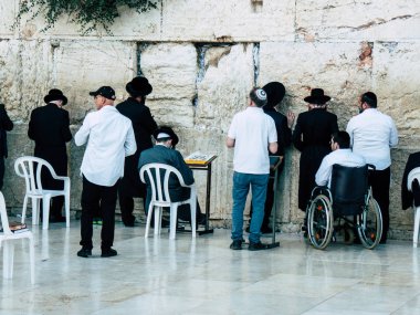 Jerusalem İsrail 14 Nisan 2018 bilinmeyenli insanlar açık Kudüs'ün eski şehri Western duvara öğleden sonra dua