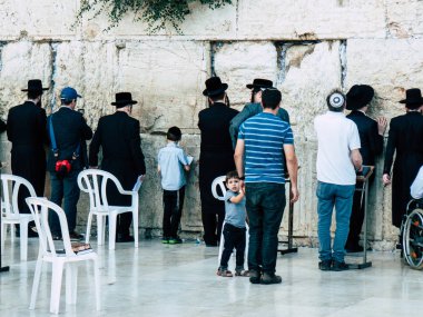 Jerusalem İsrail 14 Nisan 2018 bilinmeyenli insanlar açık Kudüs'ün eski şehri Western duvara öğleden sonra dua