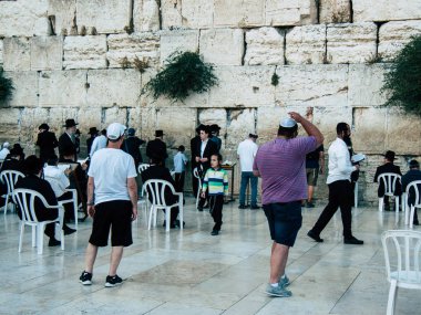 Jerusalem İsrail 14 Nisan 2018 bilinmeyenli insanlar açık Kudüs'ün eski şehri Western duvara öğleden sonra dua