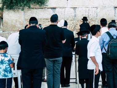 Jerusalem İsrail 14 Nisan 2018 bilinmeyenli insanlar açık Kudüs'ün eski şehri Western duvara öğleden sonra dua