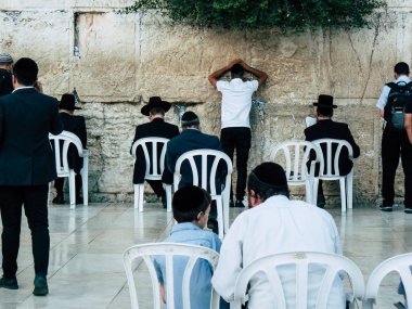 Jerusalem İsrail 14 Nisan 2018 bilinmeyenli insanlar açık Kudüs'ün eski şehri Western duvara öğleden sonra dua