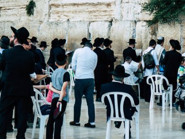 Jerusalem İsrail 14 Nisan 2018 bilinmeyenli insanlar açık Kudüs'ün eski şehri Western duvara öğleden sonra dua