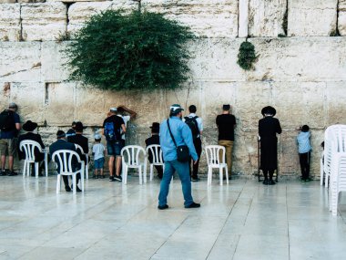 Jerusalem İsrail 14 Nisan 2018 bilinmeyenli insanlar açık Kudüs'ün eski şehri Western duvara öğleden sonra dua