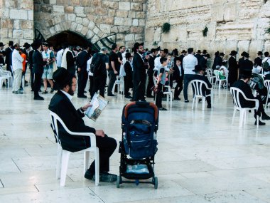 Jerusalem İsrail 14 Nisan 2018 bilinmeyenli insanlar açık Kudüs'ün eski şehri Western duvara öğleden sonra dua
