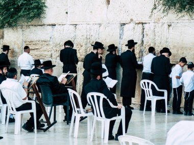 Jerusalem İsrail 14 Nisan 2018 bilinmeyenli insanlar açık Kudüs'ün eski şehri Western duvara öğleden sonra dua