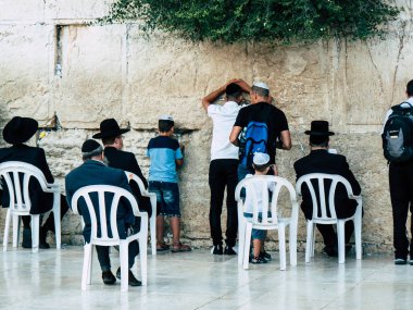 Jerusalem İsrail 14 Nisan 2018 bilinmeyenli insanlar açık Kudüs'ün eski şehri Western duvara öğleden sonra dua