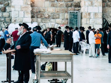 Jerusalem İsrail 14 Nisan 2018 bilinmeyenli insanlar açık Kudüs'ün eski şehri Western duvara öğleden sonra dua