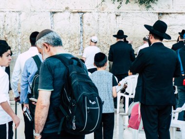 Jerusalem İsrail 14 Nisan 2018 bilinmeyenli insanlar açık Kudüs'ün eski şehri Western duvara öğleden sonra dua