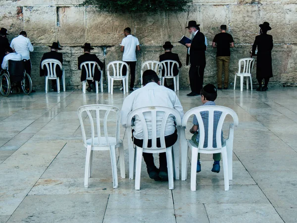 Jerusalem İsrail 14 Nisan 2018 bilinmeyenli insanlar açık Kudüs'ün eski şehri Western duvara öğleden sonra dua