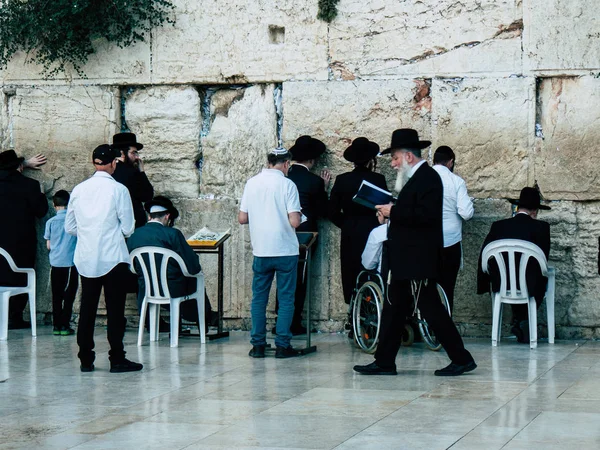 Jerusalem İsrail 14 Nisan 2018 bilinmeyenli insanlar açık Kudüs'ün eski şehri Western duvara öğleden sonra dua