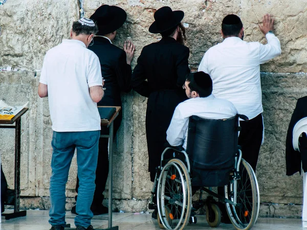 Jerusalem İsrail 14 Nisan 2018 bilinmeyenli insanlar açık Kudüs'ün eski şehri Western duvara öğleden sonra dua