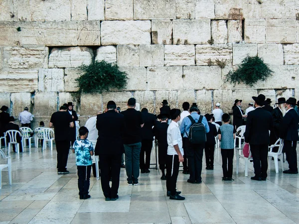 Jerusalem İsrail 14 Nisan 2018 bilinmeyenli insanlar açık Kudüs'ün eski şehri Western duvara öğleden sonra dua