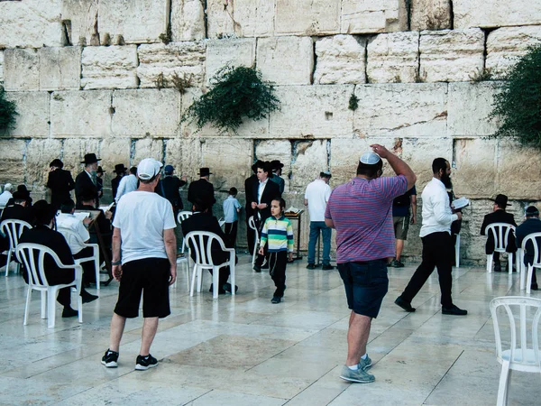 Jerusalem İsrail 14 Nisan 2018 bilinmeyenli insanlar açık Kudüs'ün eski şehri Western duvara öğleden sonra dua