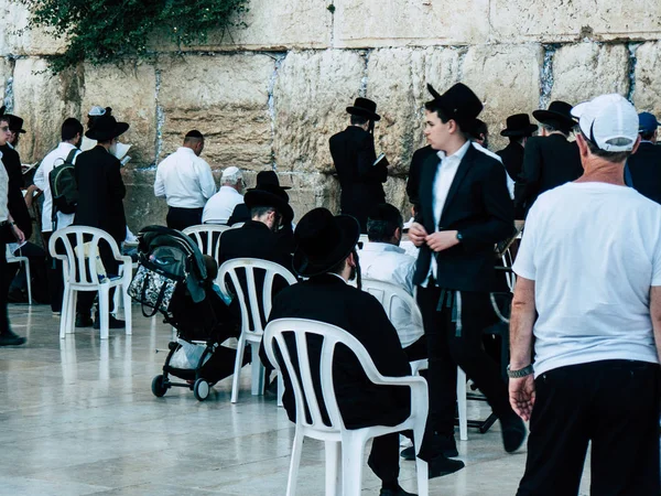 耶路撒冷以色列2018年4月14日不知名的人在耶路撒冷的老城前祈祷在西墙上下午 — 图库照片