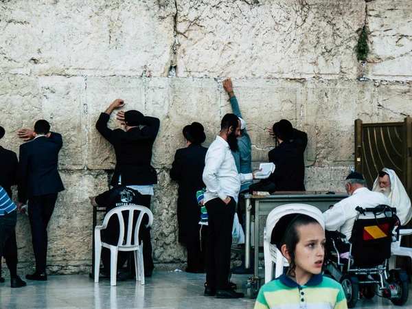 Jerusalem İsrail 14 Nisan 2018 bilinmeyenli insanlar açık Kudüs'ün eski şehri Western duvara öğleden sonra dua