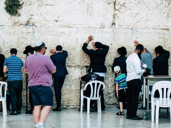 Jerusalem İsrail 14 Nisan 2018 bilinmeyenli insanlar açık Kudüs'ün eski şehri Western duvara öğleden sonra dua