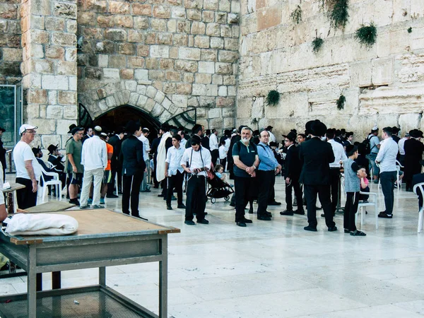 Jerusalem İsrail 14 Nisan 2018 bilinmeyenli insanlar açık Kudüs'ün eski şehri Western duvara öğleden sonra dua