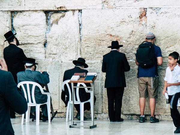 Jerusalén Israel Abril 2018 Desconocidos Orando Frente Muro Occidental Ciudad — Foto de Stock