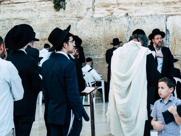 Jerozolimy Izrael Kwietnia 2018 Niewiadomych Ludzi Modlących Się Przedniej Ściany — Zdjęcie stockowe