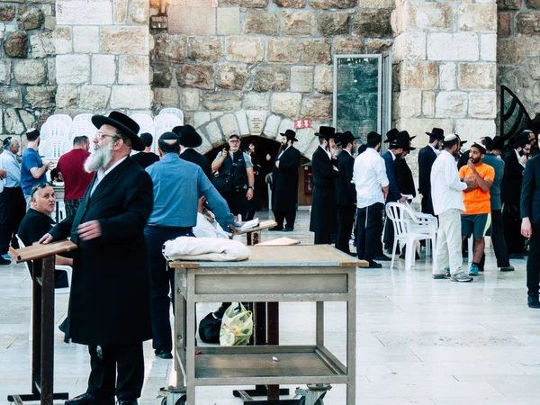 Jerusalem İsrail 14 Nisan 2018 bilinmeyenli insanlar açık Kudüs'ün eski şehri Western duvara öğleden sonra dua