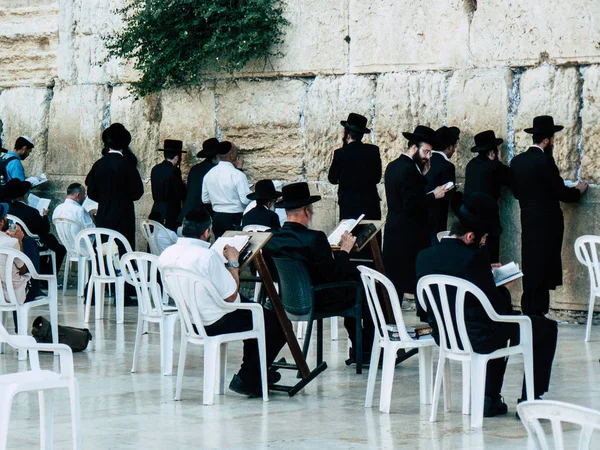 Иерусалим Израиль Апрель 2018 Неизвестные Молятся Перед Стеной Западной Старом — стоковое фото