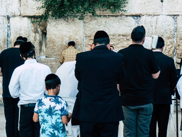 Jerusalem İsrail 14 Nisan 2018 bilinmeyenli insanlar açık Kudüs'ün eski şehri Western duvara öğleden sonra dua