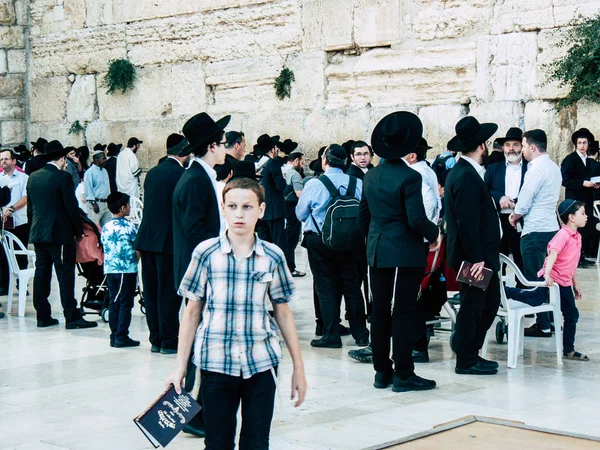 Jerusalem İsrail 14 Nisan 2018 bilinmeyenli insanlar açık Kudüs'ün eski şehri Western duvara öğleden sonra dua